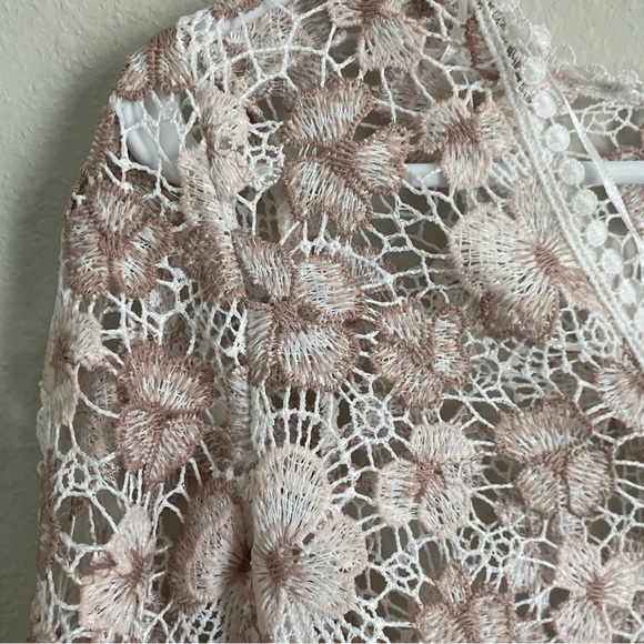 Women’s Cropped Button Down Floral Crochet Top - Picture 2 of 4